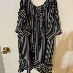 torrid Black & Gray Striped Lace-Up Cold-Shoulder Tunic size 1